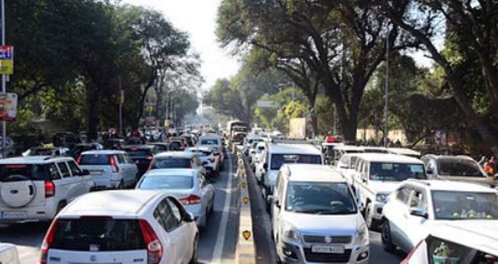 महाकुंभ में महाजाम : प्रयागराज आने वाले सभी रास्ते जाम, जिले की सीमा से लेकर महाकुंभ तक लगी वाहनों की कतार